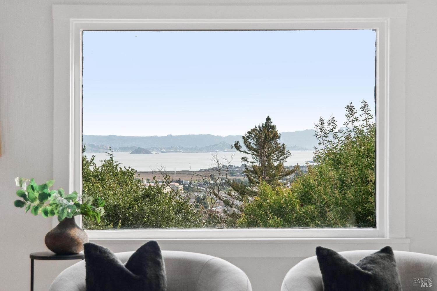 Detail Gallery Image 5 of 70 For 112 Edison Ave, Corte Madera,  CA 94925 - 5 Beds | 3 Baths