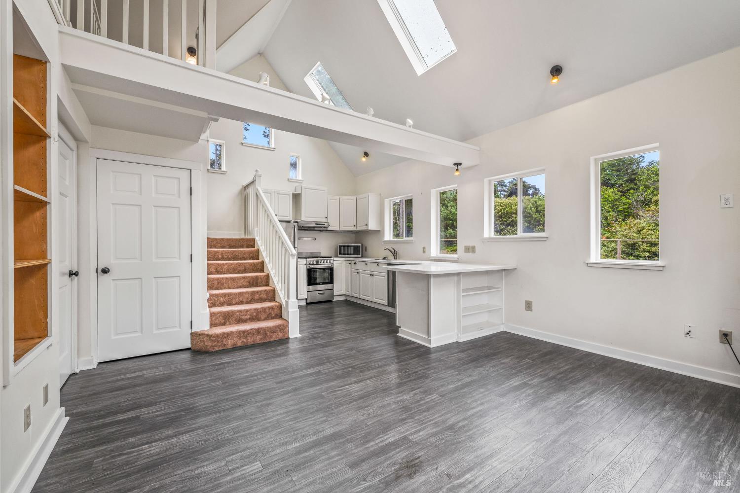 Detail Gallery Image 3 of 18 For 32500 Gibney Ln, Fort Bragg,  CA 95437 - 3 Beds | 3 Baths