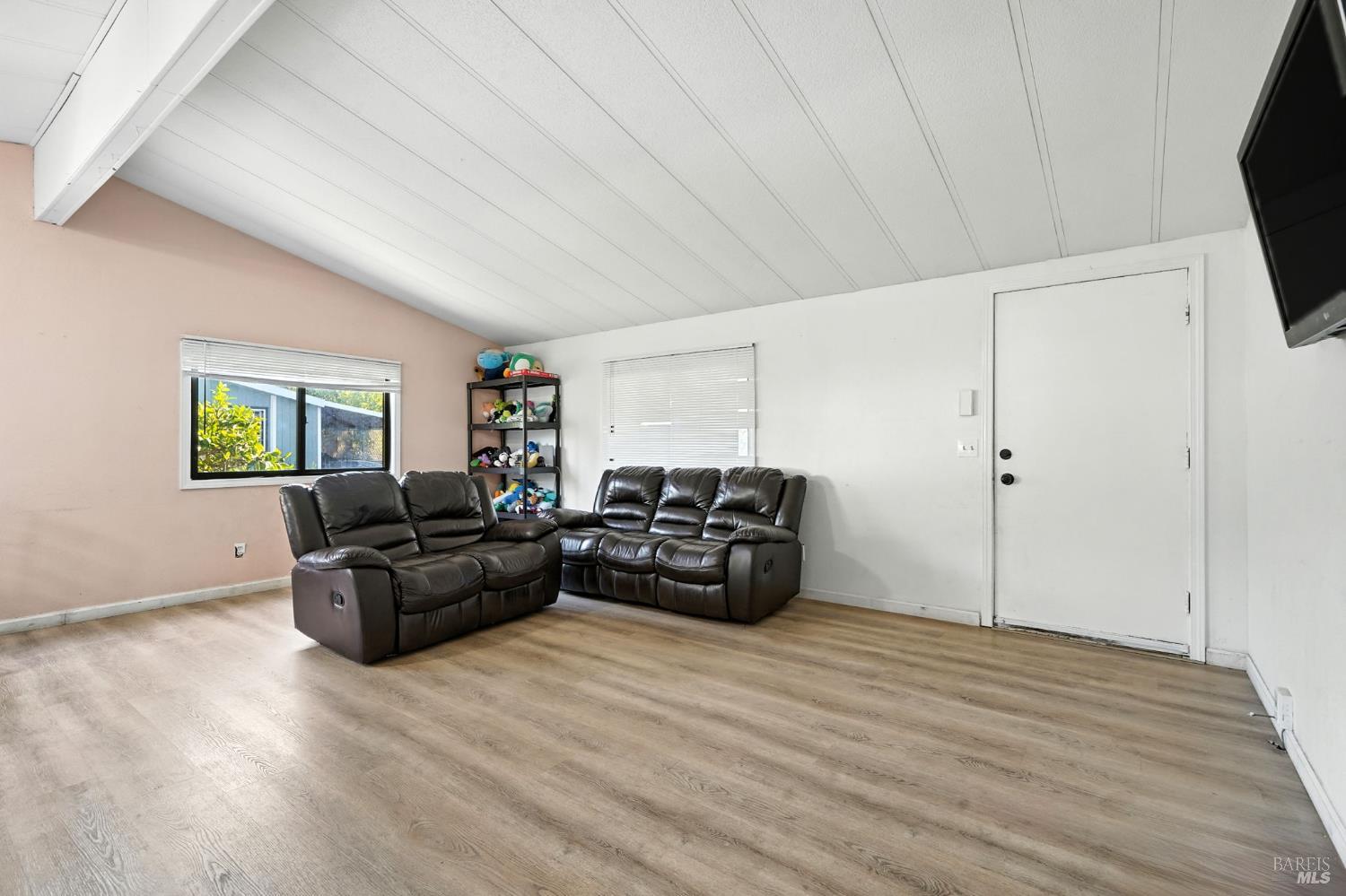 Detail Gallery Image 6 of 27 For 420 Sandstone Dr, Vallejo,  CA 94589 - 3 Beds | 2 Baths