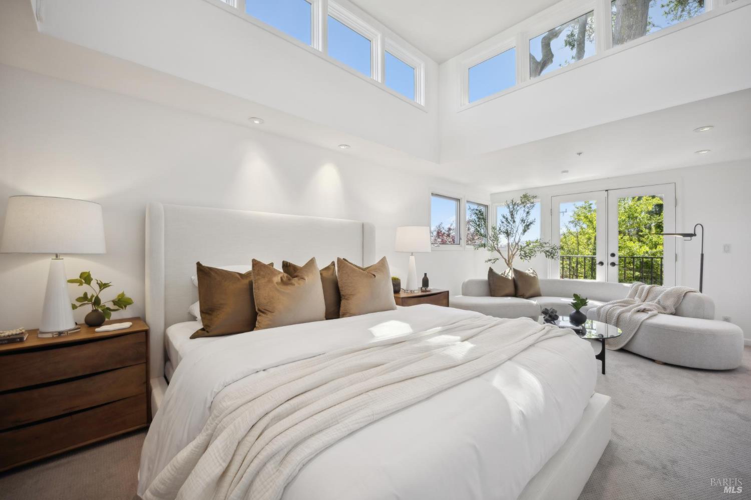 Detail Gallery Image 18 of 47 For 84 Eastview Ave, Tiburon,  CA 94920 - 3 Beds | 2/1 Baths