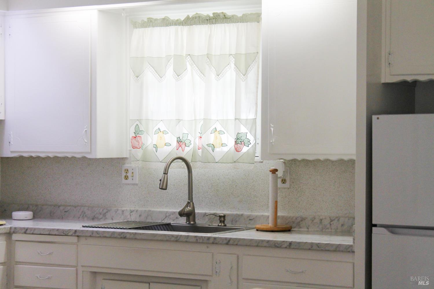 Detail Gallery Image 5 of 7 For 77 Heliotrope St, Vallejo,  CA 94589 - 2 Beds | 2 Baths