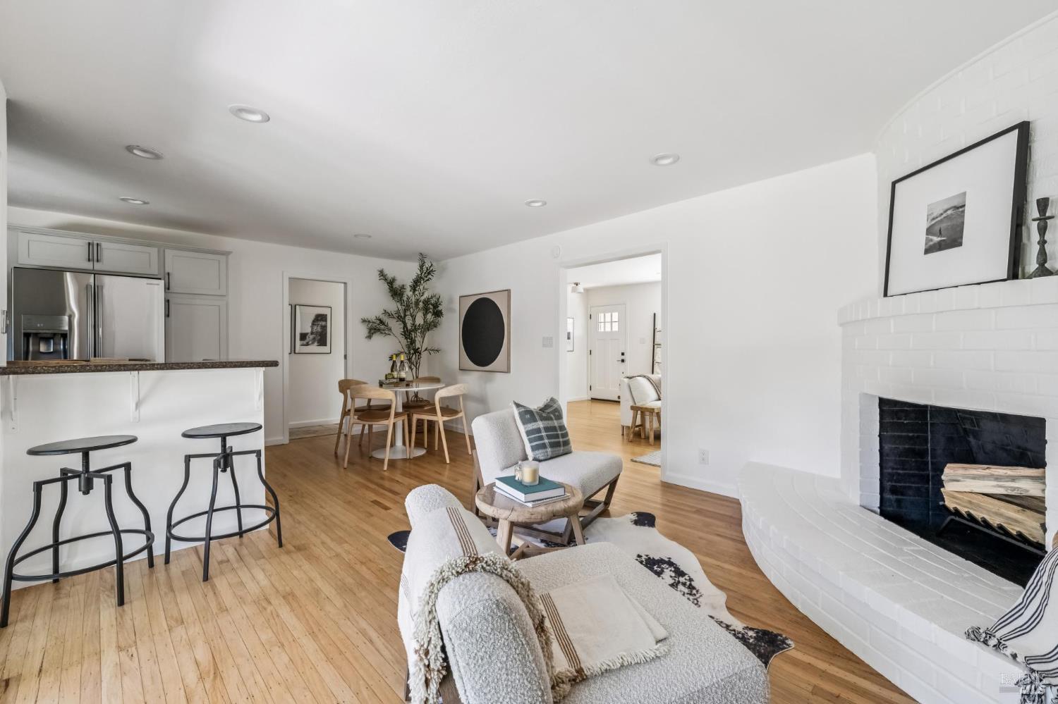 Detail Gallery Image 10 of 46 For 296 Elvia Ct, San Rafael,  CA 94903 - 3 Beds | 2 Baths