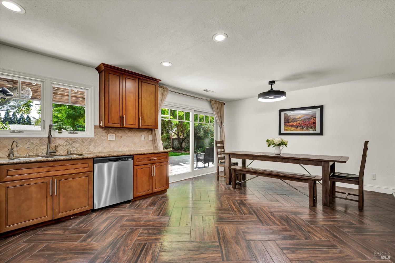 Detail Gallery Image 21 of 38 For 1018 Easum Dr, Napa,  CA 94558 - 3 Beds | 2 Baths