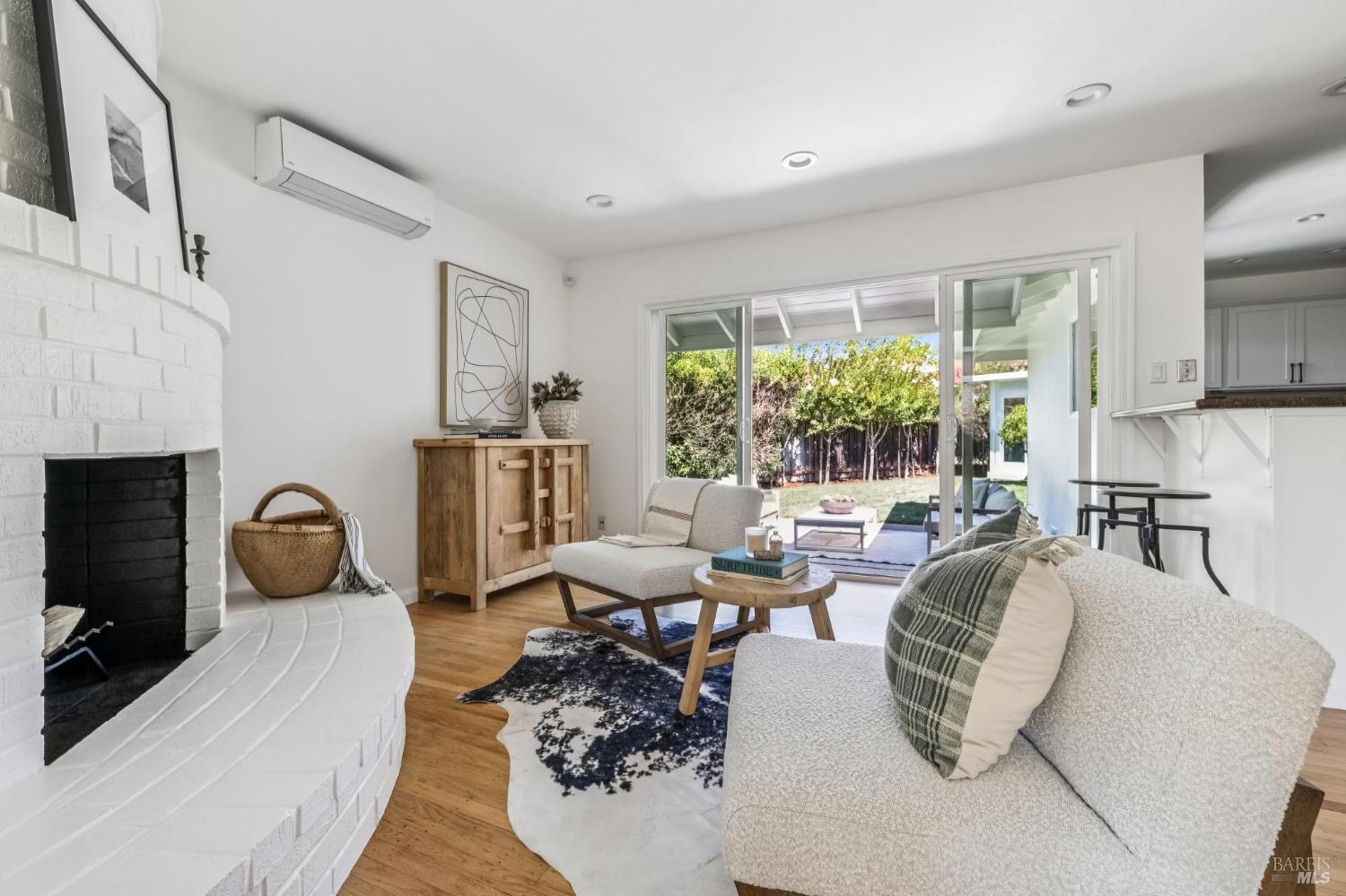 Detail Gallery Image 11 of 46 For 296 Elvia Ct, San Rafael,  CA 94903 - 3 Beds | 2 Baths