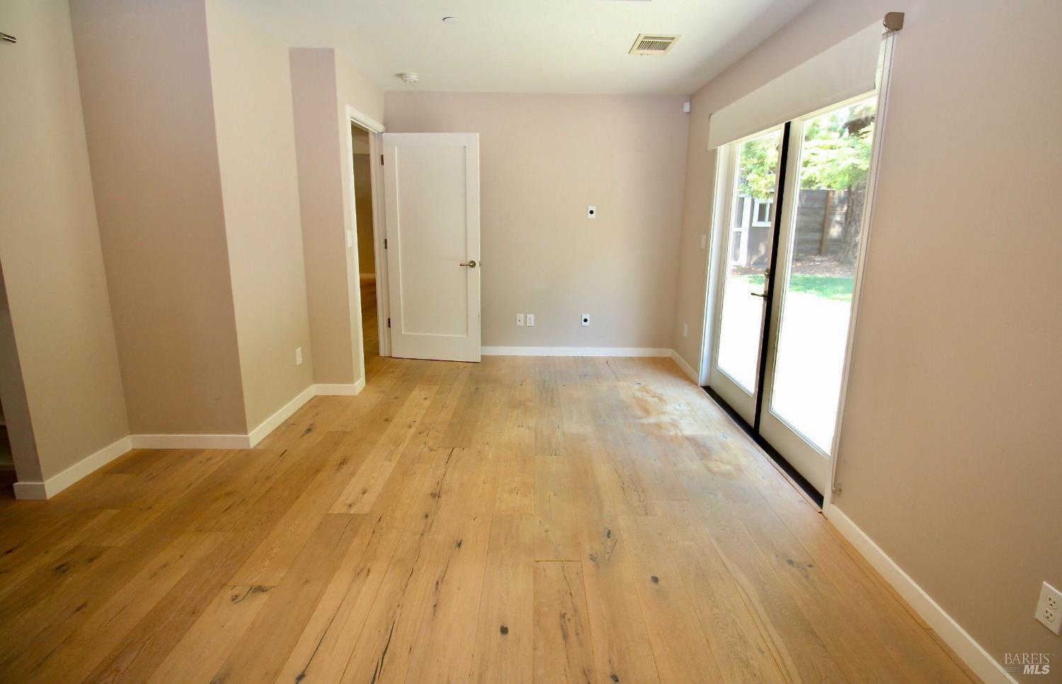 Detail Gallery Image 12 of 18 For 6 Juno Rd, Tiburon,  CA 94920 - 4 Beds | 2 Baths