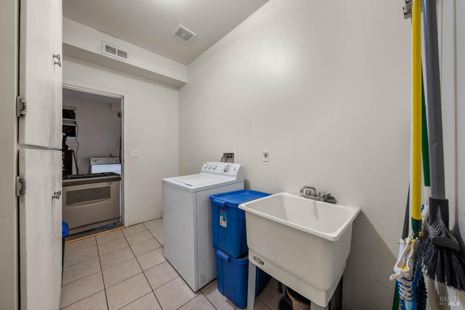Detail Gallery Image 43 of 56 For 2920 Meadow Creek Rd, Clearlake Oaks,  CA 95423 - 3 Beds | 2/1 Baths