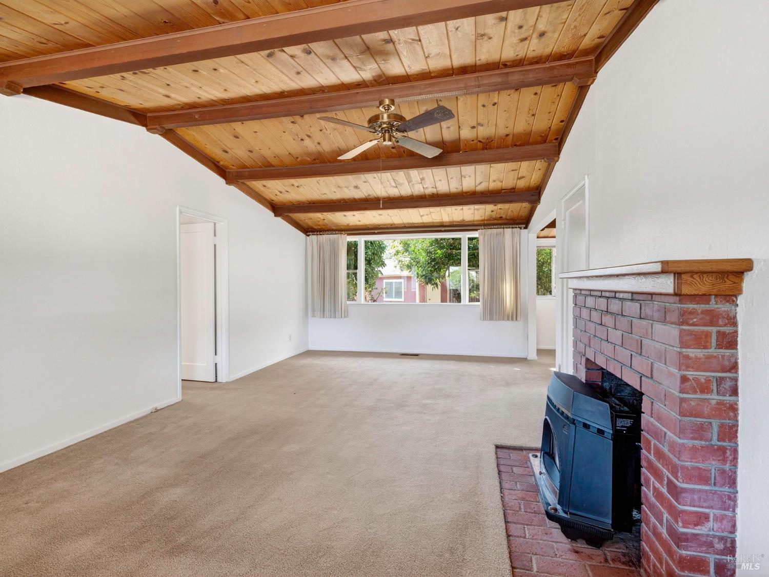 Detail Gallery Image 4 of 40 For 810 Mendocino Dr, Ukiah,  CA 95482 - 4 Beds | 2 Baths