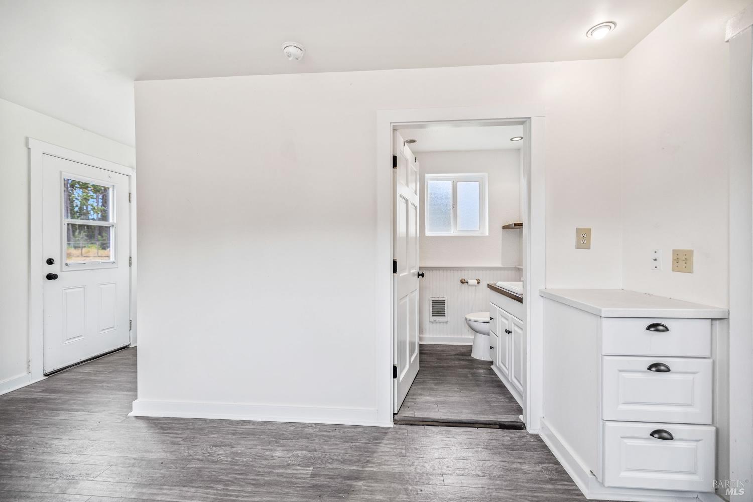 Detail Gallery Image 10 of 18 For 32500 Gibney Ln, Fort Bragg,  CA 95437 - 3 Beds | 3 Baths