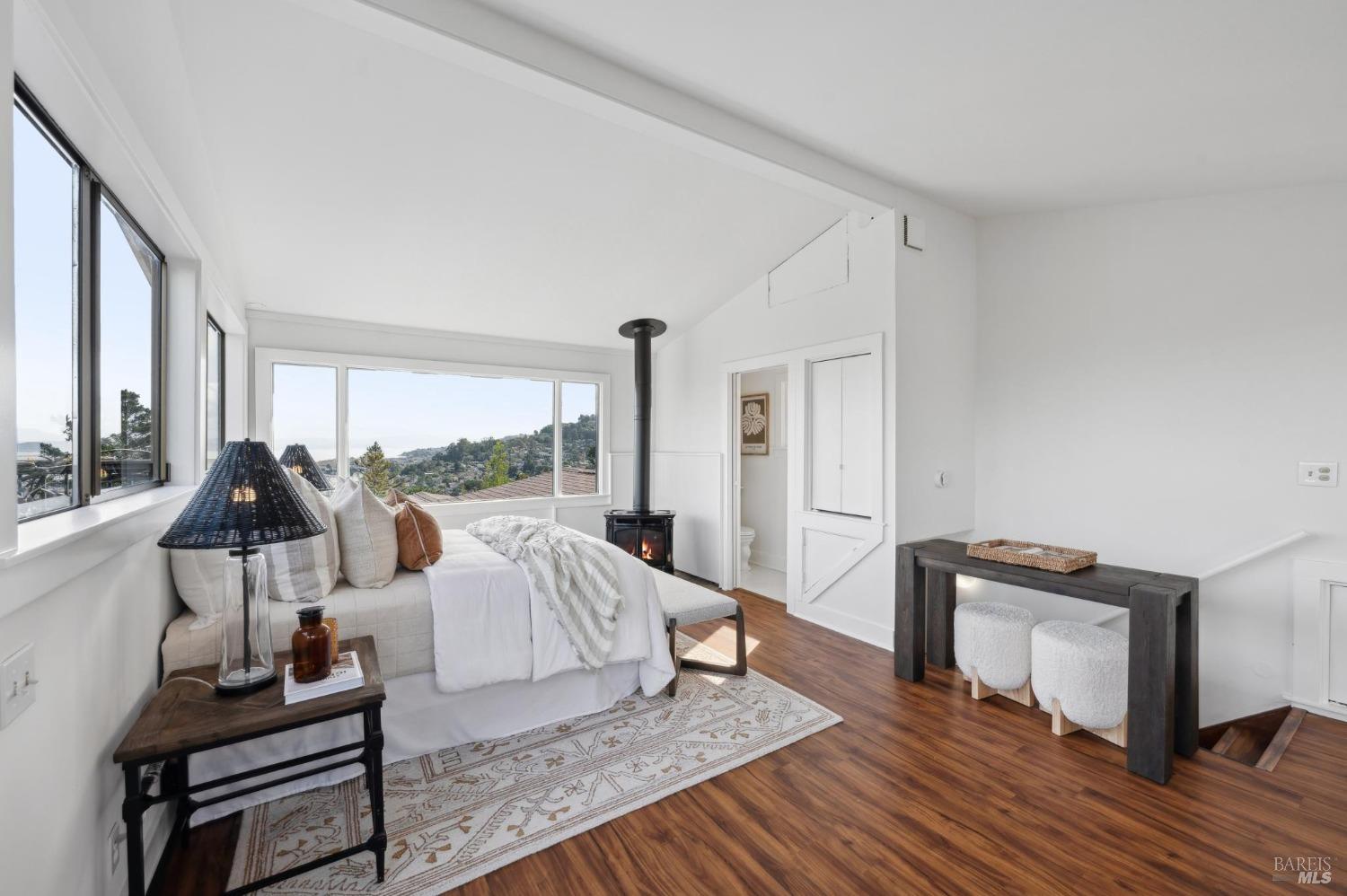 Detail Gallery Image 18 of 70 For 112 Edison Ave, Corte Madera,  CA 94925 - 5 Beds | 3 Baths