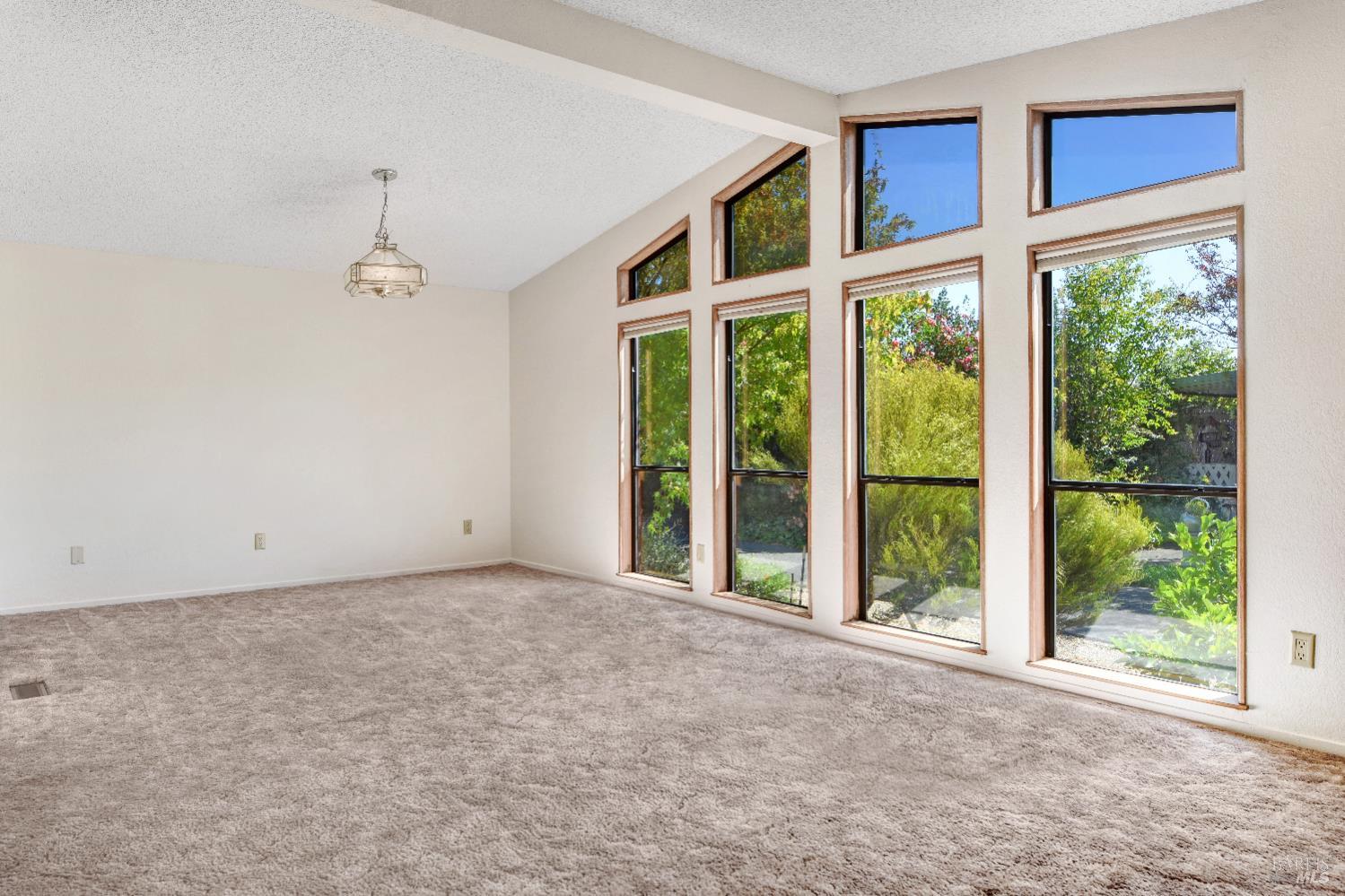 Detail Gallery Image 4 of 21 For 53 Guadalajara Dr, Sonoma,  CA 95476 - 2 Beds | 2 Baths