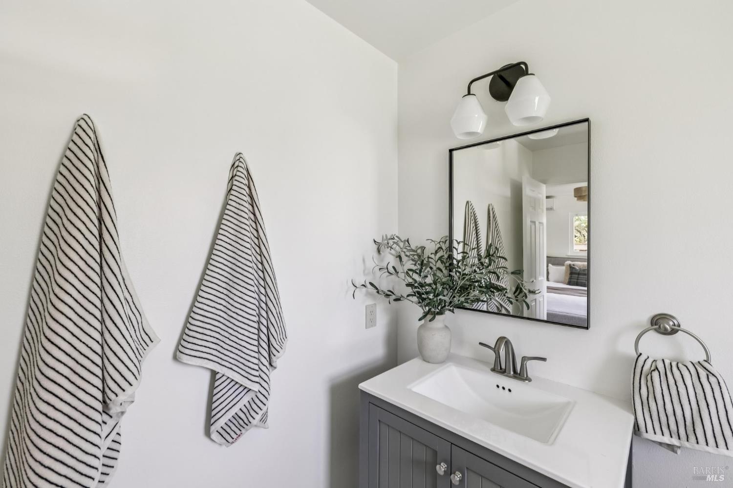 Detail Gallery Image 23 of 46 For 296 Elvia Ct, San Rafael,  CA 94903 - 3 Beds | 2 Baths