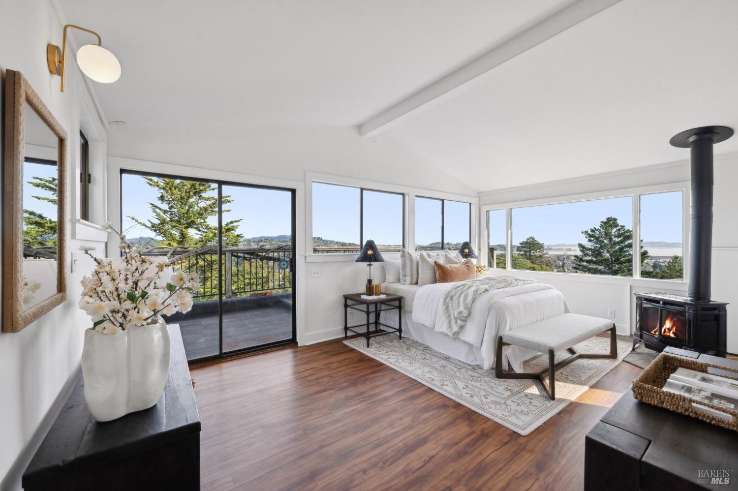 Detail Gallery Image 16 of 70 For 112 Edison Ave, Corte Madera,  CA 94925 - 5 Beds | 3 Baths