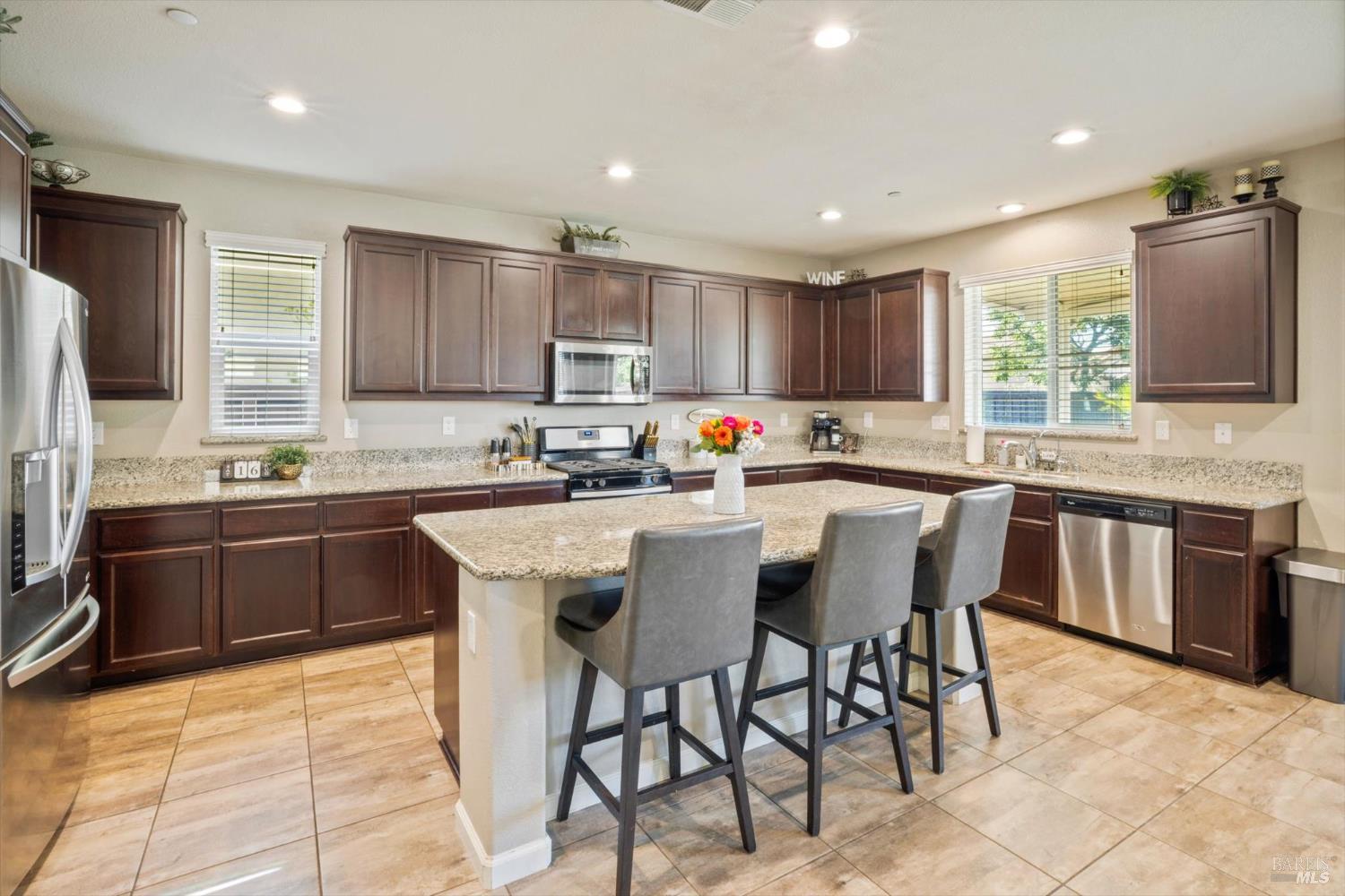 Detail Gallery Image 9 of 72 For 625 Guild Rd, Vacaville,  CA 95688 - 4 Beds | 3 Baths