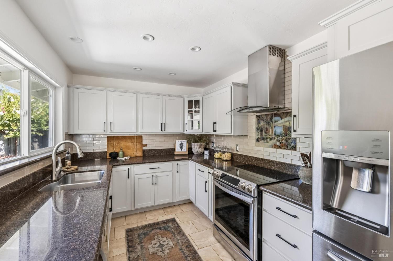 Detail Gallery Image 14 of 46 For 296 Elvia Ct, San Rafael,  CA 94903 - 3 Beds | 2 Baths