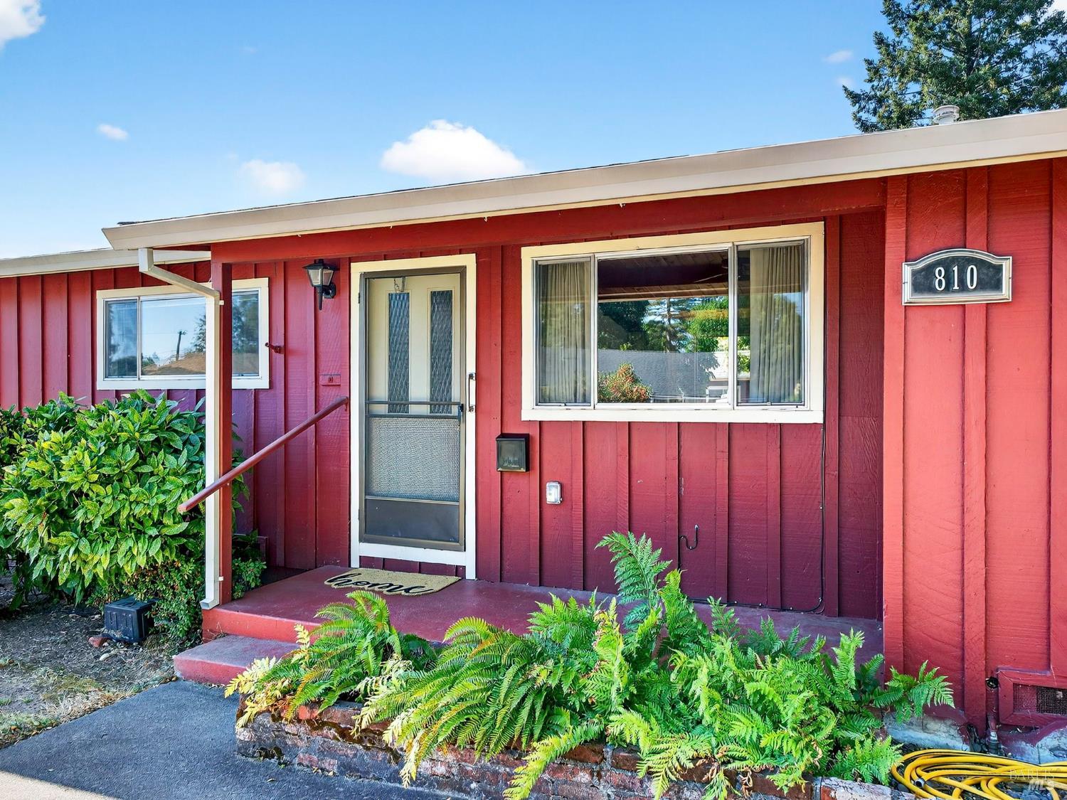 Detail Gallery Image 2 of 40 For 810 Mendocino Dr, Ukiah,  CA 95482 - 4 Beds | 2 Baths