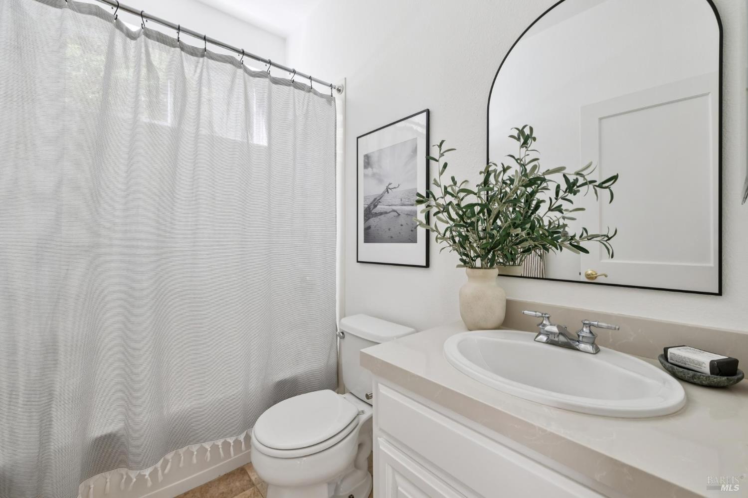 Detail Gallery Image 43 of 52 For 24 Sunny Cove Dr, Novato,  CA 94949 - 5 Beds | 3/1 Baths
