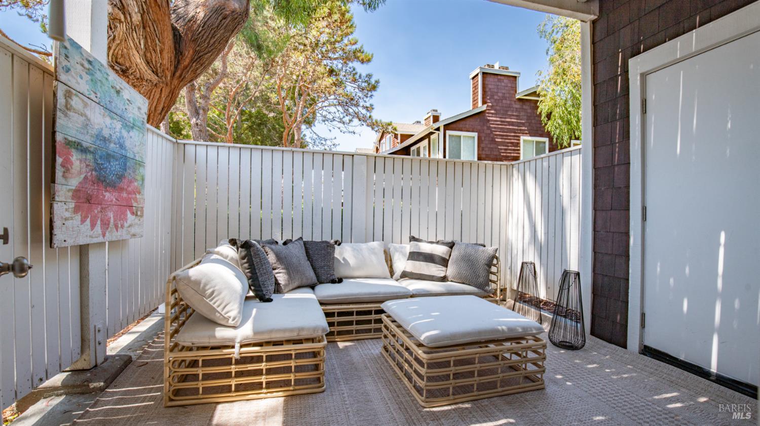 Detail Gallery Image 9 of 24 For 209 E Bayside Ct, Richmond,  CA 94804 - 2 Beds | 2 Baths