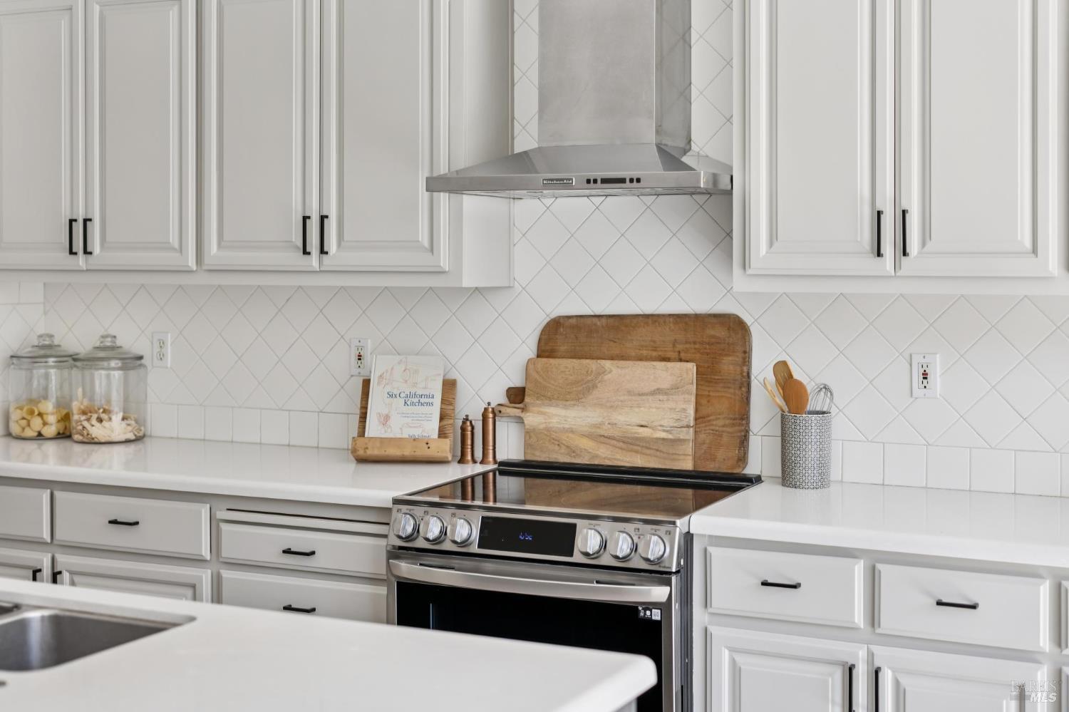 Detail Gallery Image 17 of 52 For 24 Sunny Cove Dr, Novato,  CA 94949 - 5 Beds | 3/1 Baths