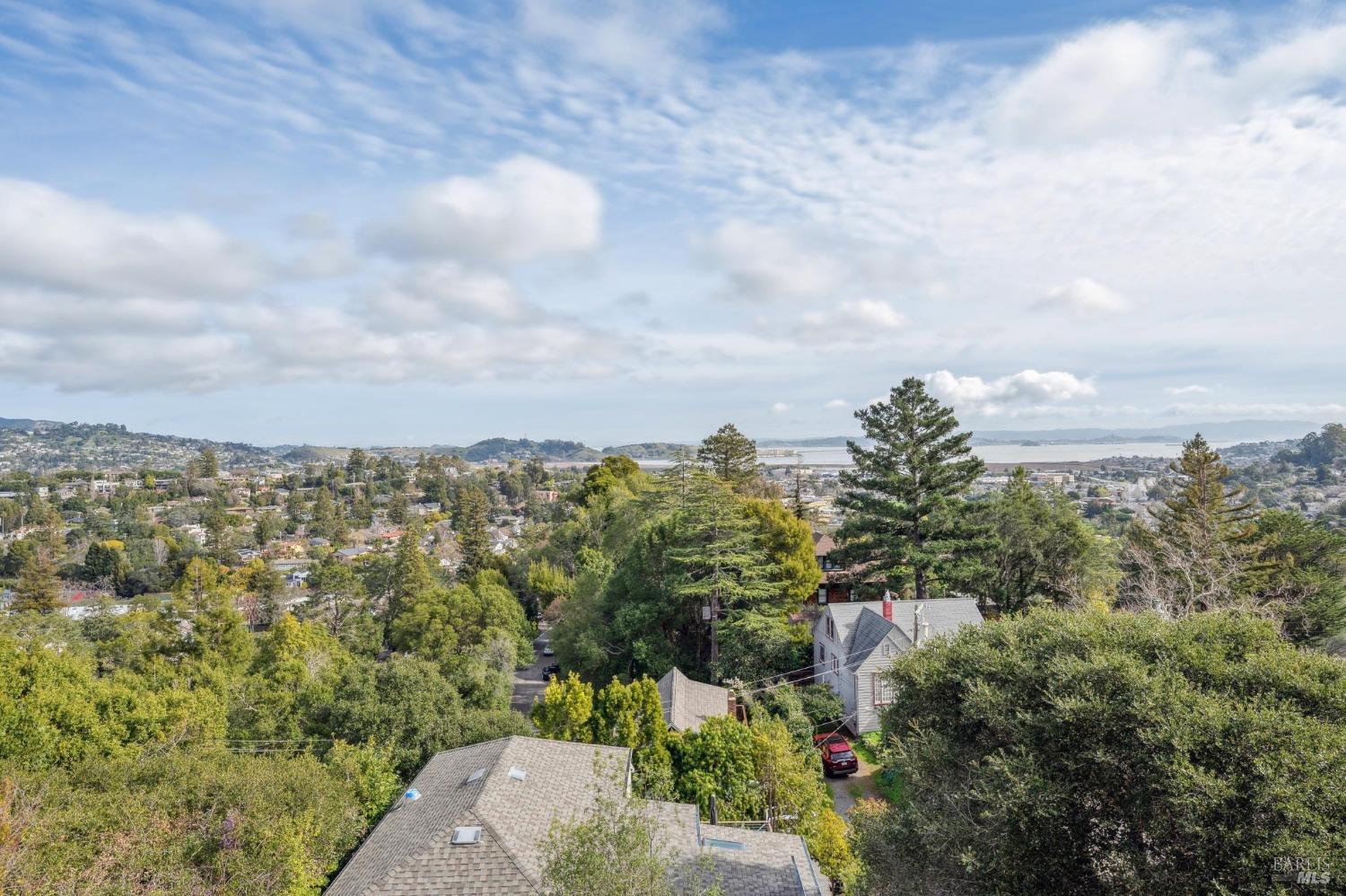 Detail Gallery Image 29 of 70 For 112 Edison Ave, Corte Madera,  CA 94925 - 5 Beds | 3 Baths