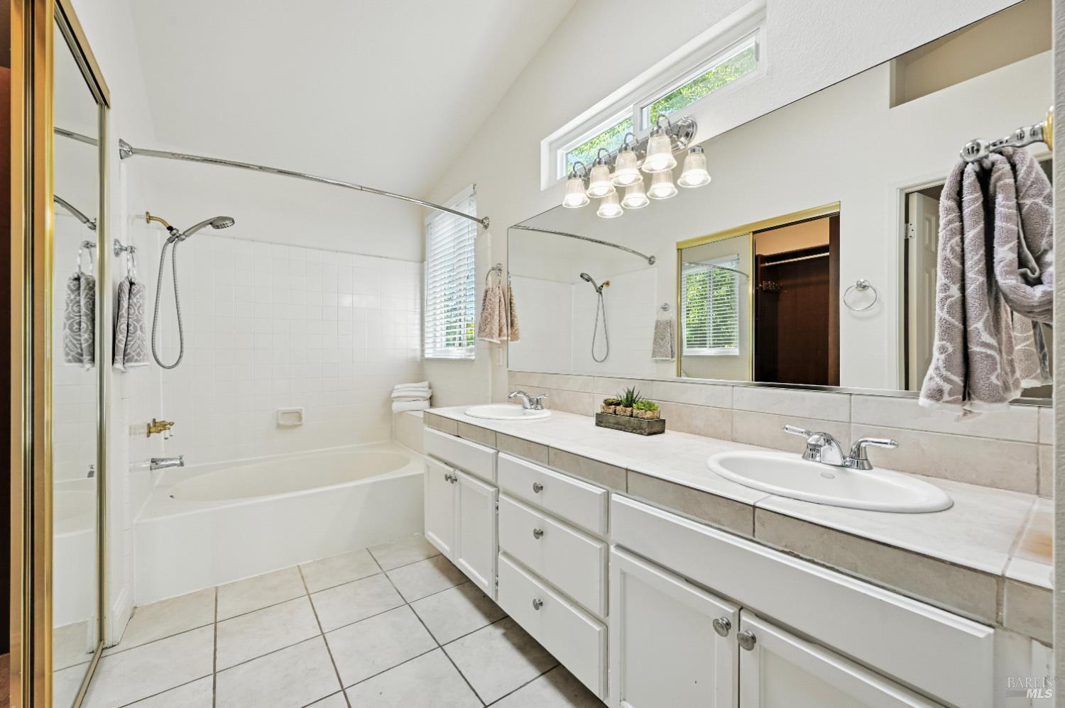 Detail Gallery Image 16 of 34 For 9472 Wellington Cir, Windsor,  CA 95492 - 4 Beds | 2/1 Baths