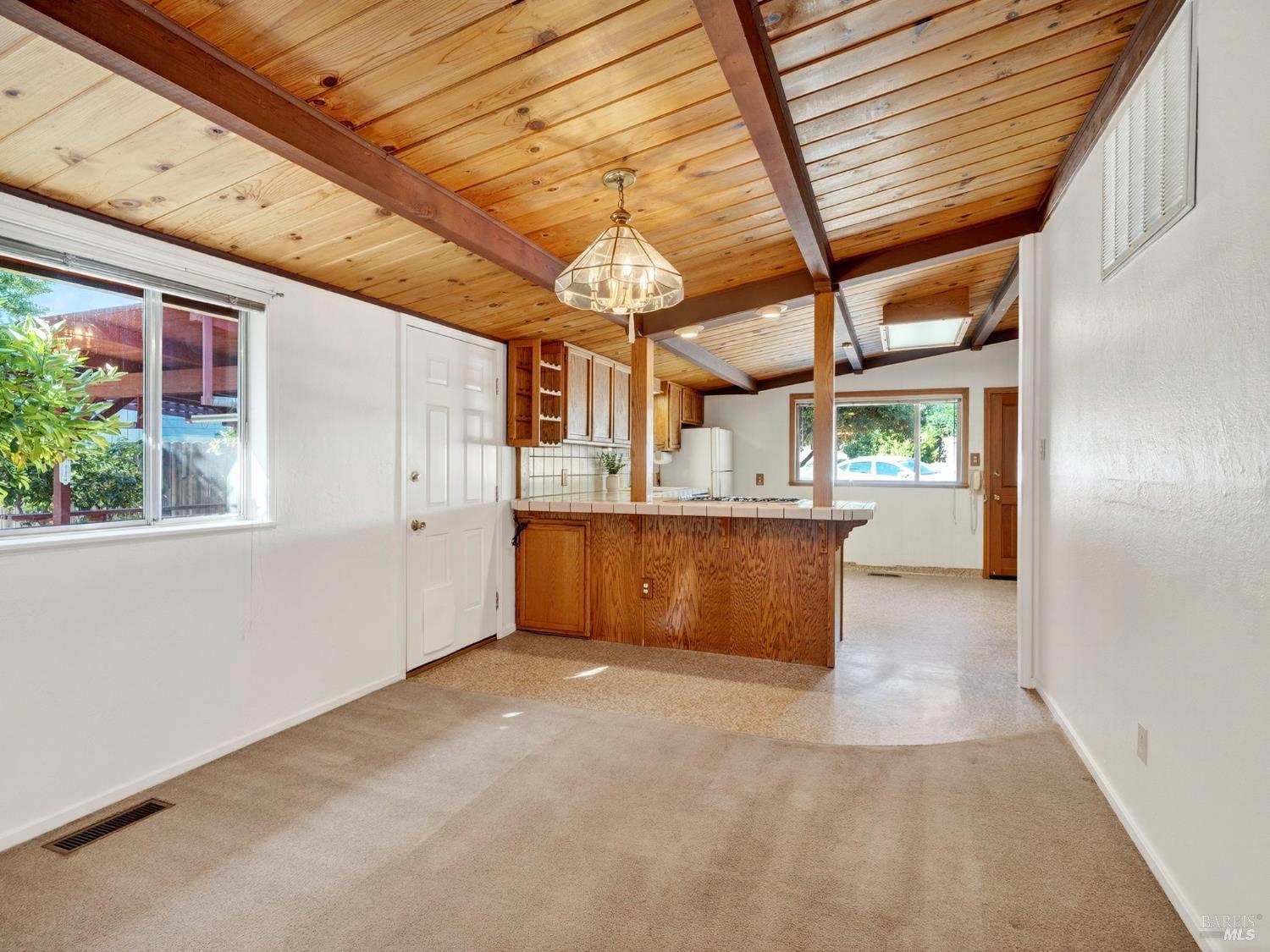 Detail Gallery Image 9 of 40 For 810 Mendocino Dr, Ukiah,  CA 95482 - 4 Beds | 2 Baths