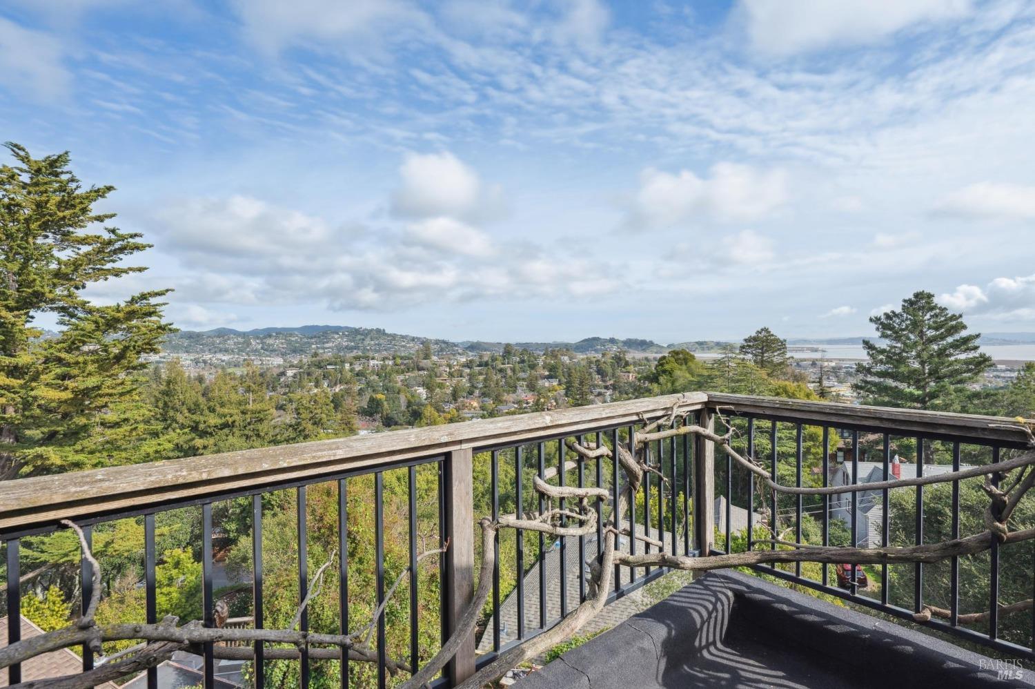 Detail Gallery Image 27 of 70 For 112 Edison Ave, Corte Madera,  CA 94925 - 5 Beds | 3 Baths
