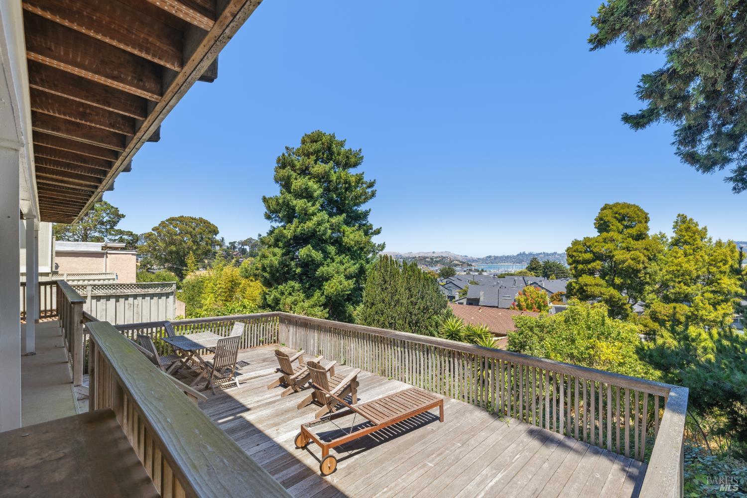 Detail Gallery Image 5 of 11 For 138 Buchanan Dr, Sausalito,  CA 94965 - – Beds | – Baths