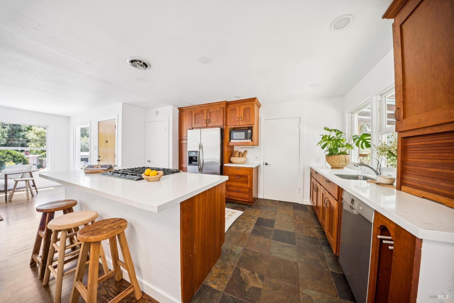 Detail Gallery Image 19 of 41 For 16 Marion Ct, Novato,  CA 94945 - 3 Beds | 1 Baths
