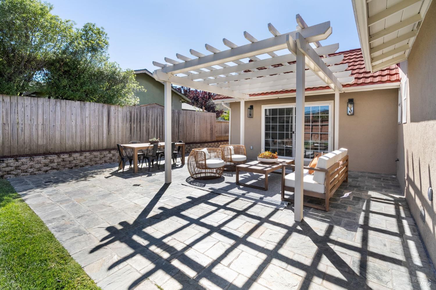 Detail Gallery Image 25 of 27 For 535 Tamarack Dr, San Rafael,  CA 94903 - 3 Beds | 2 Baths
