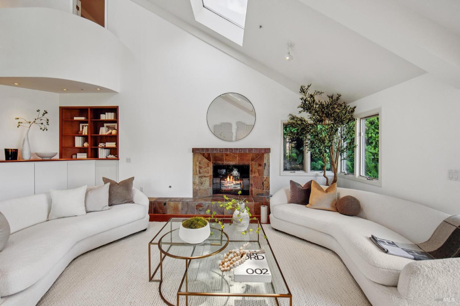 Detail Gallery Image 4 of 47 For 84 Eastview Ave, Tiburon,  CA 94920 - 3 Beds | 2/1 Baths