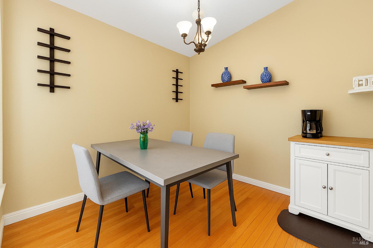 Detail Gallery Image 8 of 24 For 2109 Lost Lake Pl, Martinez,  CA 94553 - 2 Beds | 2 Baths