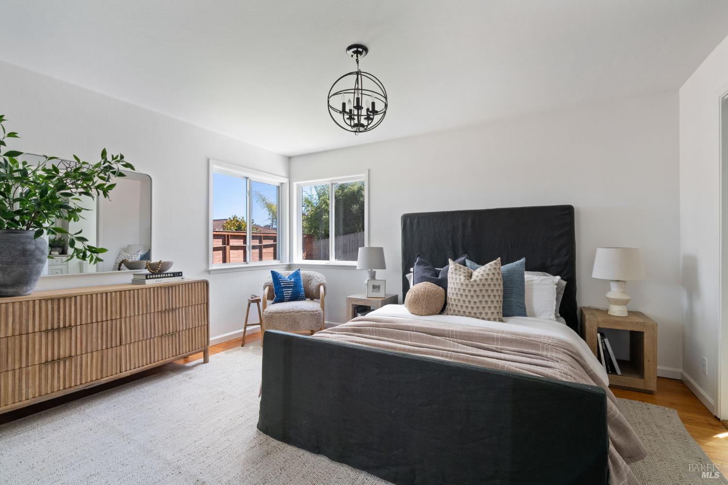 Detail Gallery Image 16 of 27 For 535 Tamarack Dr, San Rafael,  CA 94903 - 3 Beds | 2 Baths