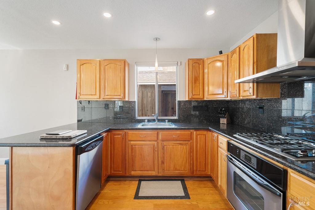 Detail Gallery Image 11 of 34 For 201 James River Rd, Vallejo,  CA 94591 - 3 Beds | 2/1 Baths