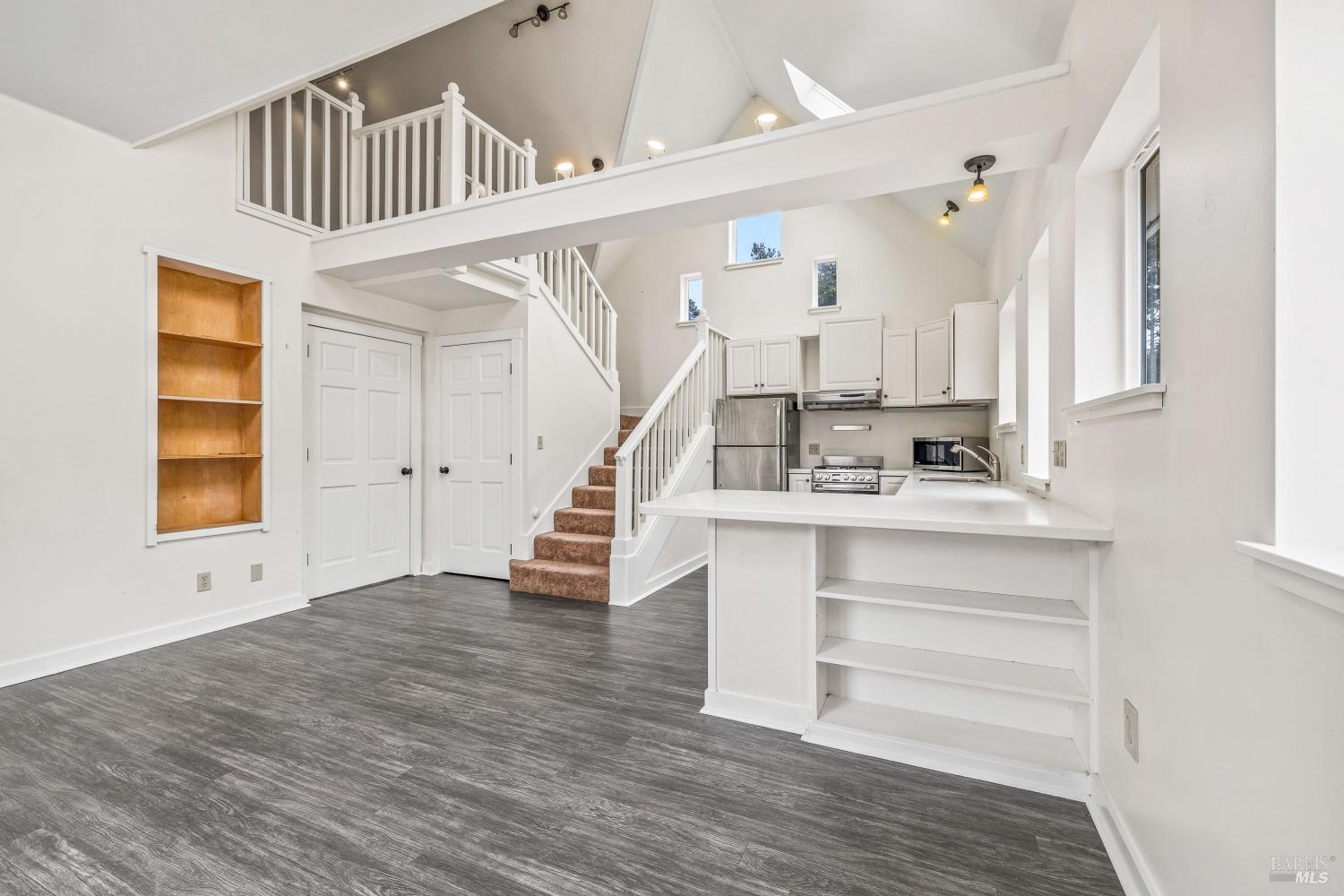 Detail Gallery Image 4 of 18 For 32500 Gibney Ln, Fort Bragg,  CA 95437 - 3 Beds | 3 Baths