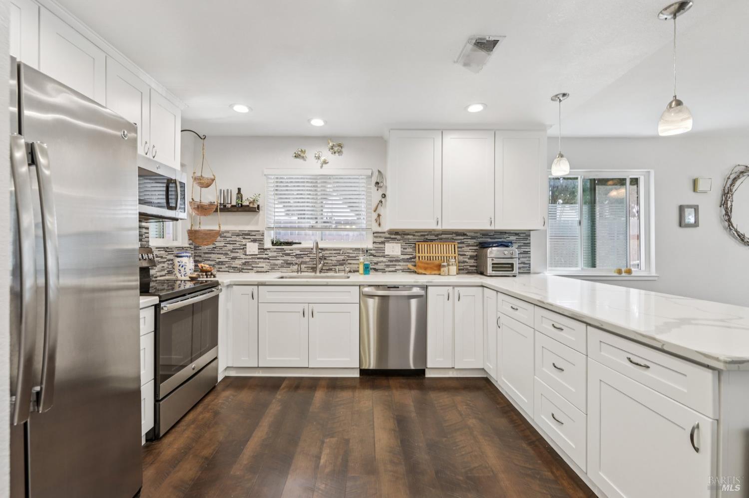 Detail Gallery Image 11 of 33 For 205 W Cherry St, Dixon,  CA 95620 - 3 Beds | 2 Baths