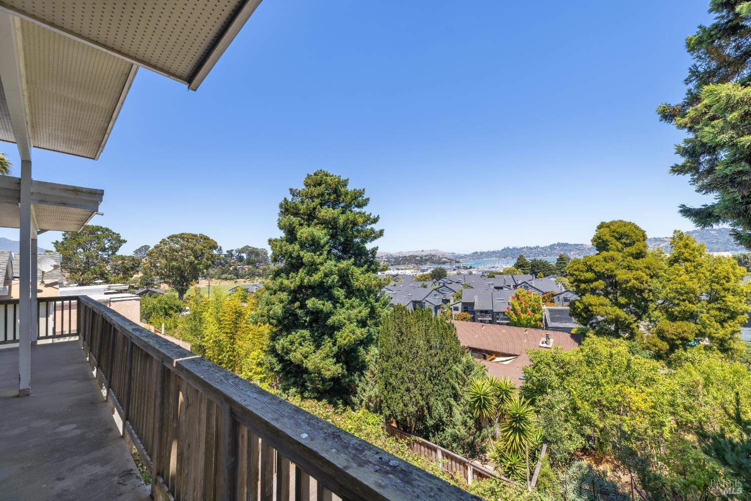 Detail Gallery Image 10 of 11 For 138 Buchanan Dr, Sausalito,  CA 94965 - – Beds | – Baths