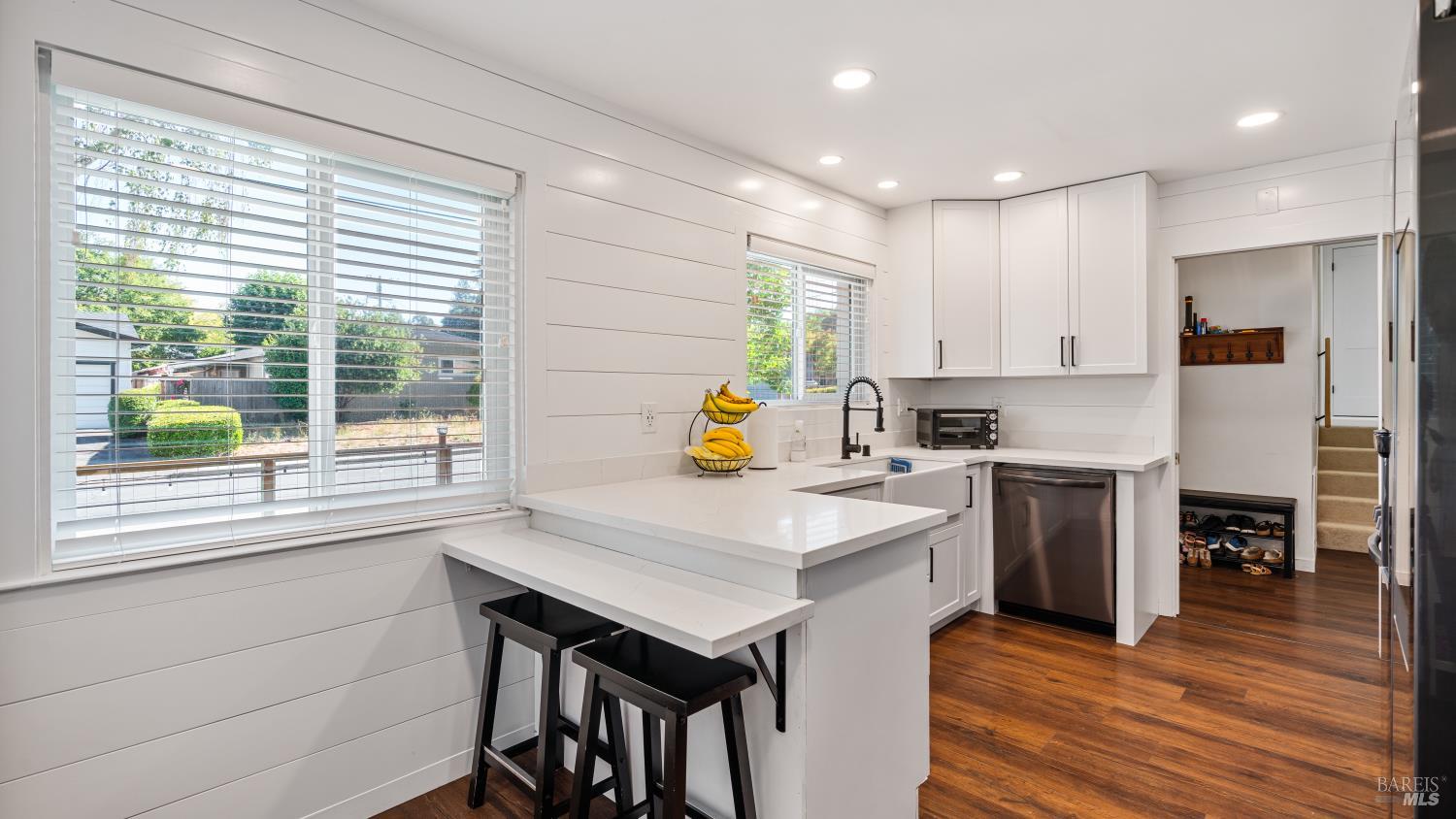 Detail Gallery Image 10 of 35 For 7826 Brookside Ave, Sebastopol,  CA 95472 - 4 Beds | 2/1 Baths