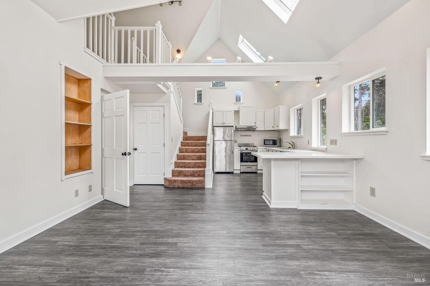 Detail Gallery Image 6 of 18 For 32500 Gibney Ln, Fort Bragg,  CA 95437 - 3 Beds | 3 Baths