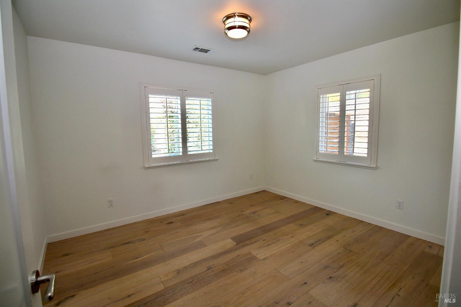 Detail Gallery Image 14 of 18 For 6 Juno Rd, Tiburon,  CA 94920 - 4 Beds | 2 Baths