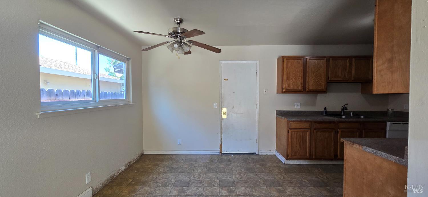 Detail Gallery Image 4 of 13 For 1296 Balsam Way, Vacaville,  CA 95687 - 3 Beds | 1 Baths