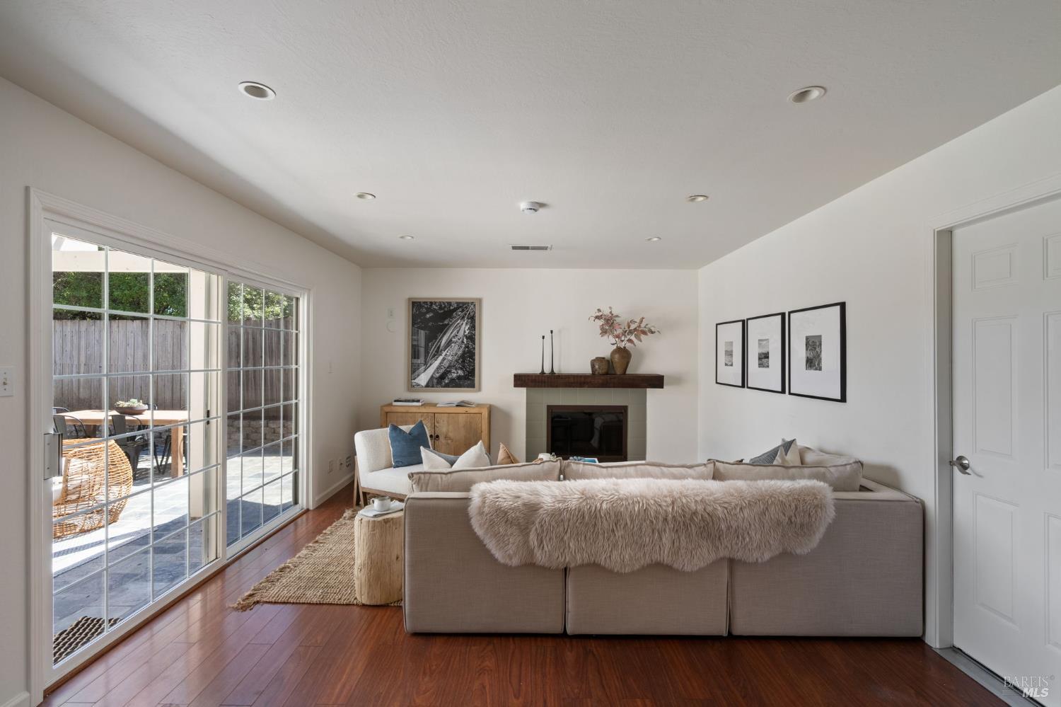 Detail Gallery Image 7 of 27 For 535 Tamarack Dr, San Rafael,  CA 94903 - 3 Beds | 2 Baths