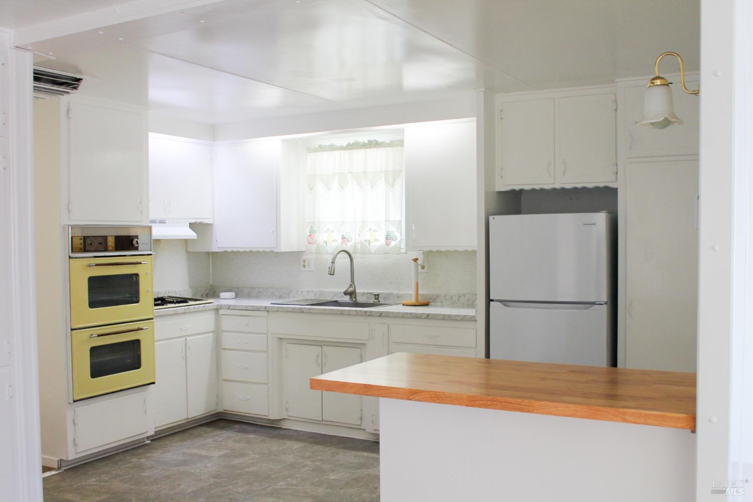 Detail Gallery Image 6 of 7 For 77 Heliotrope St, Vallejo,  CA 94589 - 2 Beds | 2 Baths