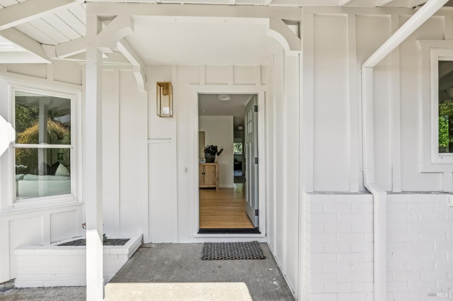 Detail Gallery Image 3 of 46 For 296 Elvia Ct, San Rafael,  CA 94903 - 3 Beds | 2 Baths