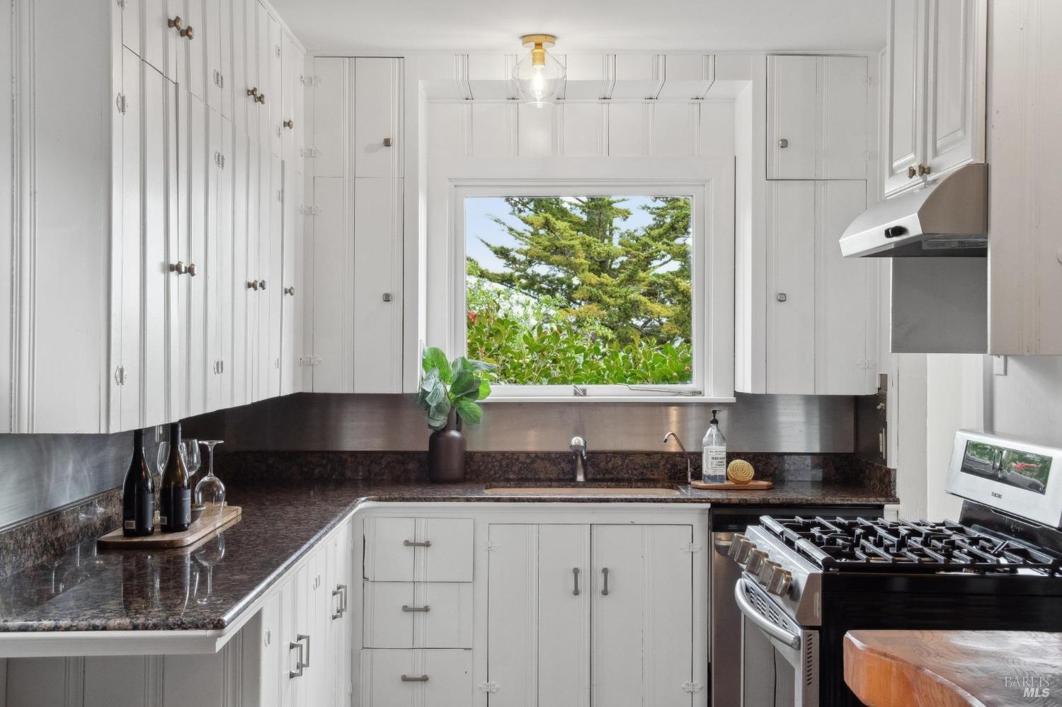 Detail Gallery Image 13 of 70 For 112 Edison Ave, Corte Madera,  CA 94925 - 5 Beds | 3 Baths