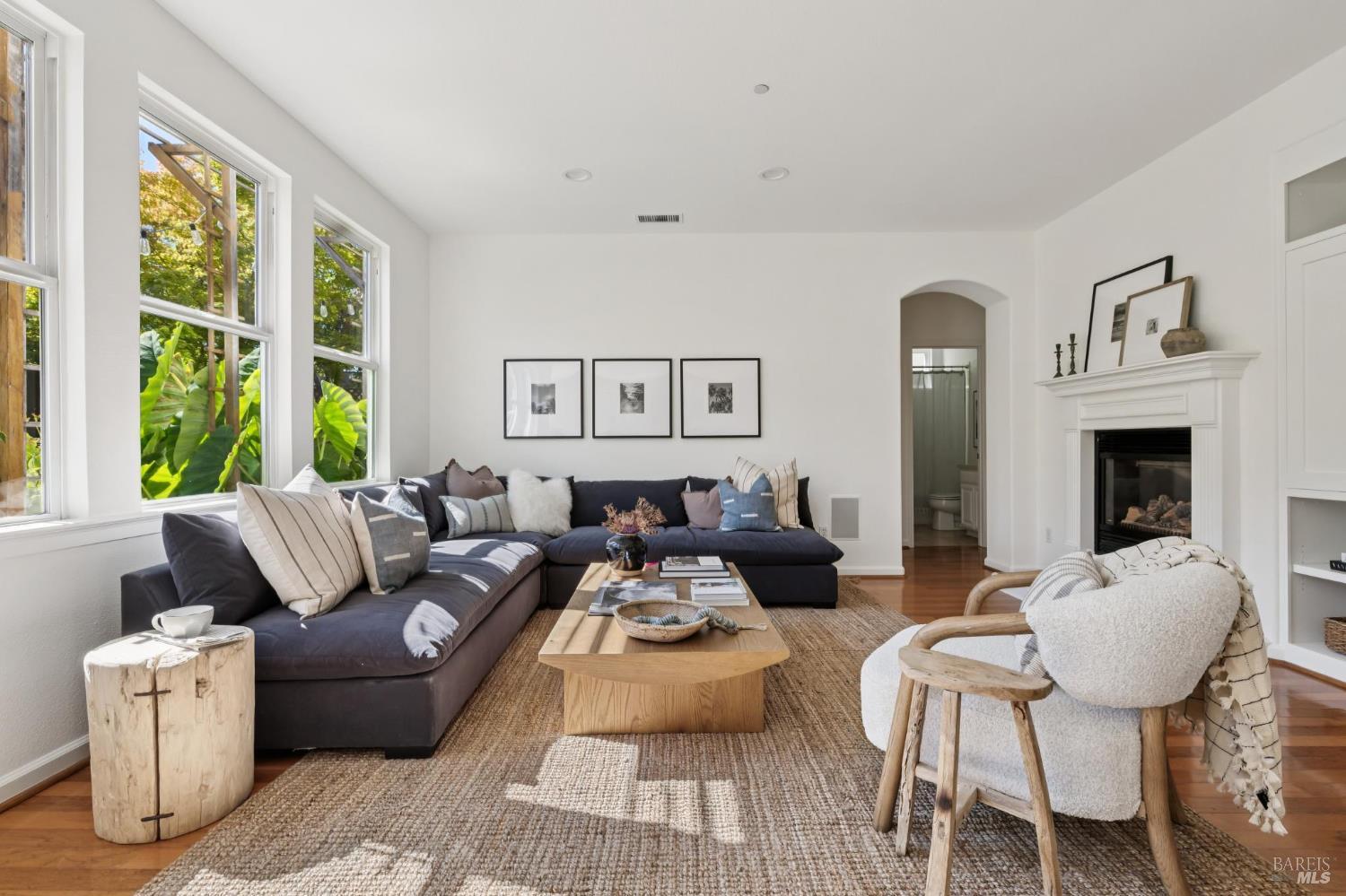 Detail Gallery Image 11 of 52 For 24 Sunny Cove Dr, Novato,  CA 94949 - 5 Beds | 3/1 Baths