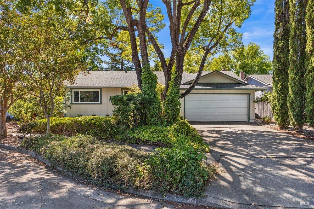 Detail Gallery Image 1 of 19 For 4910 Cheryl Ct, Santa Rosa,  CA 95409 - 3 Beds | 2 Baths