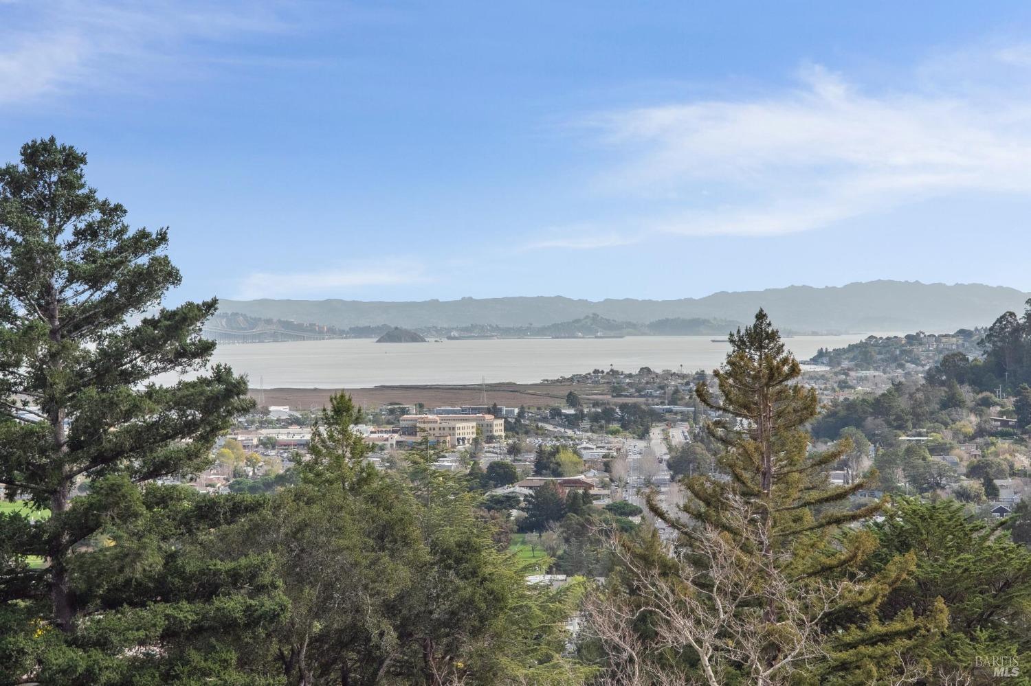 Detail Gallery Image 6 of 70 For 112 Edison Ave, Corte Madera,  CA 94925 - 5 Beds | 3 Baths