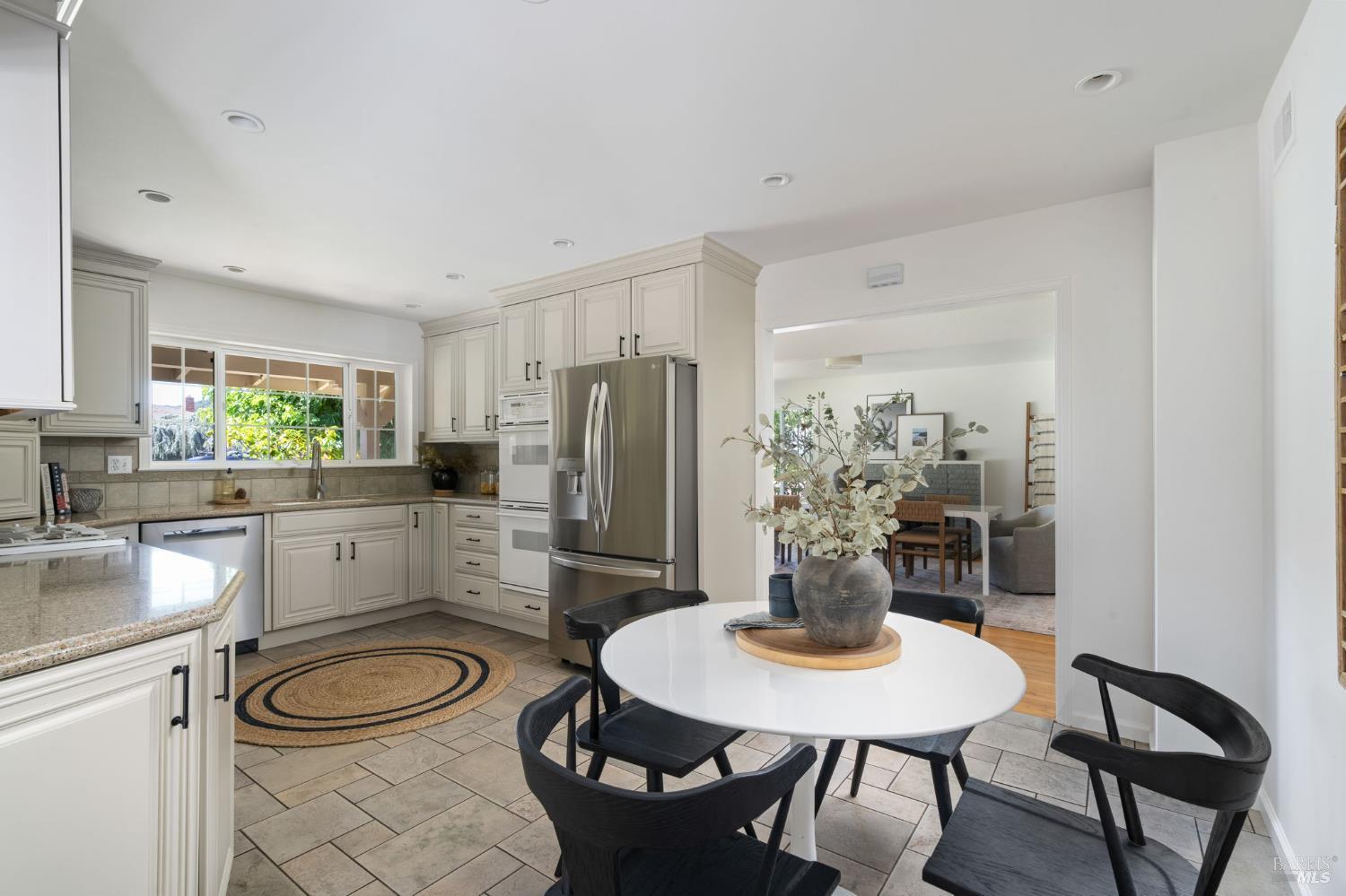 Detail Gallery Image 13 of 27 For 535 Tamarack Dr, San Rafael,  CA 94903 - 3 Beds | 2 Baths