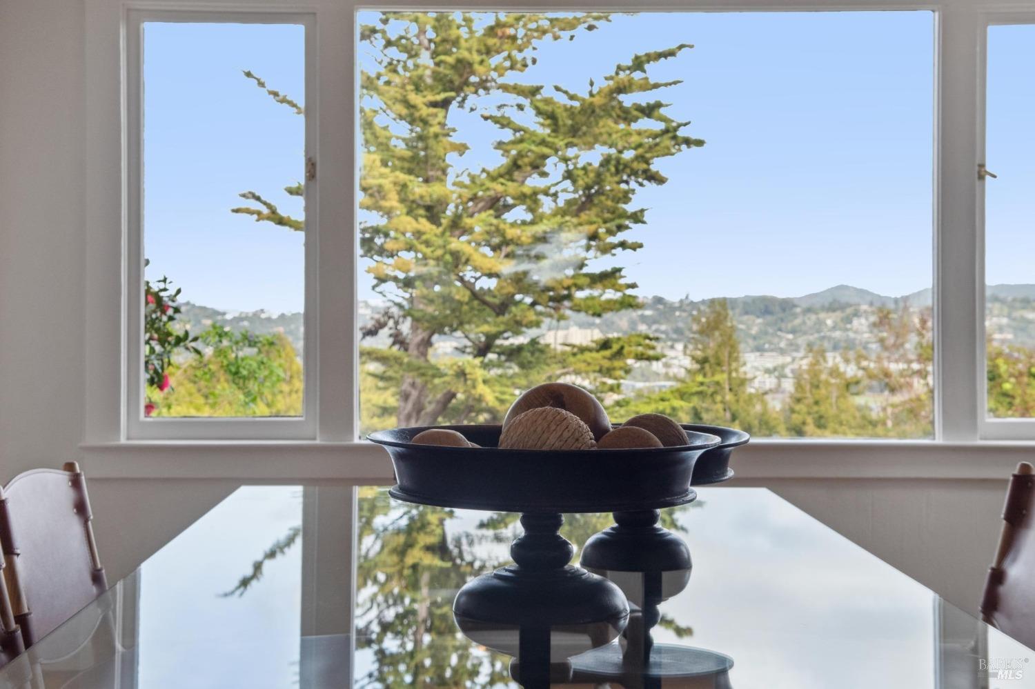 Detail Gallery Image 11 of 70 For 112 Edison Ave, Corte Madera,  CA 94925 - 5 Beds | 3 Baths