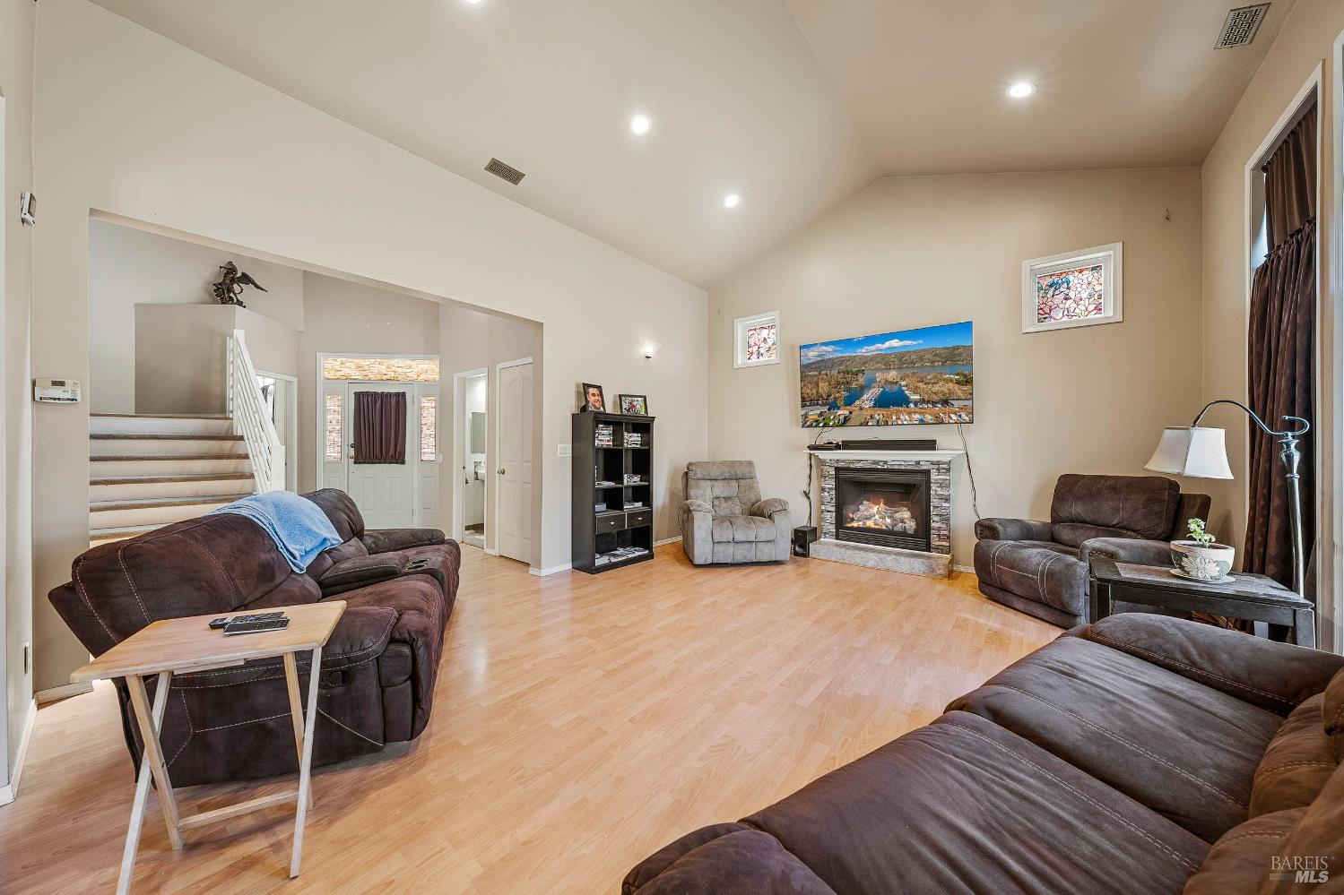 Detail Gallery Image 15 of 56 For 2920 Meadow Creek Rd, Clearlake Oaks,  CA 95423 - 3 Beds | 2/1 Baths